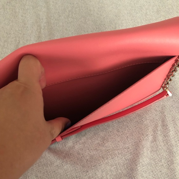 SOLD 🟡Kate Spade Scallop Bag - Picture 4 of 5